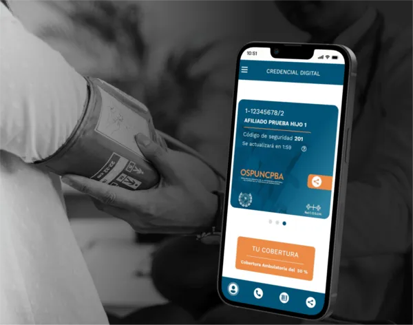 Un smartphone mostrando la credencial digital de salud OSPUNCPBA desarrollada por BeeReal.